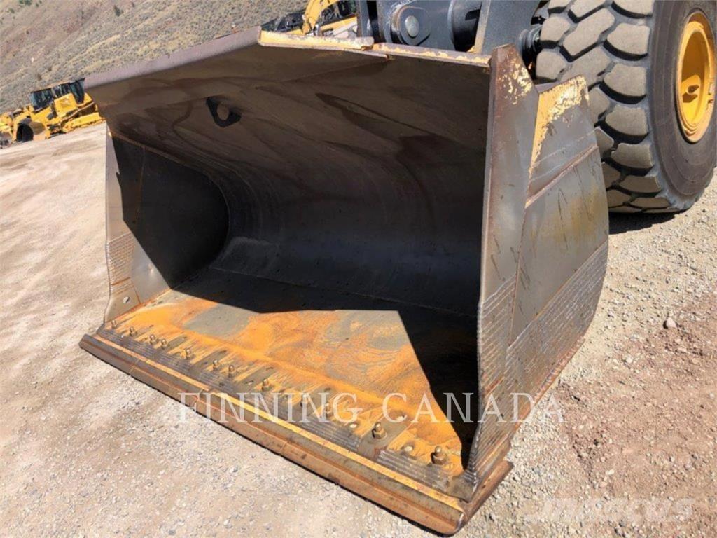 John Deere 824K Wielladers