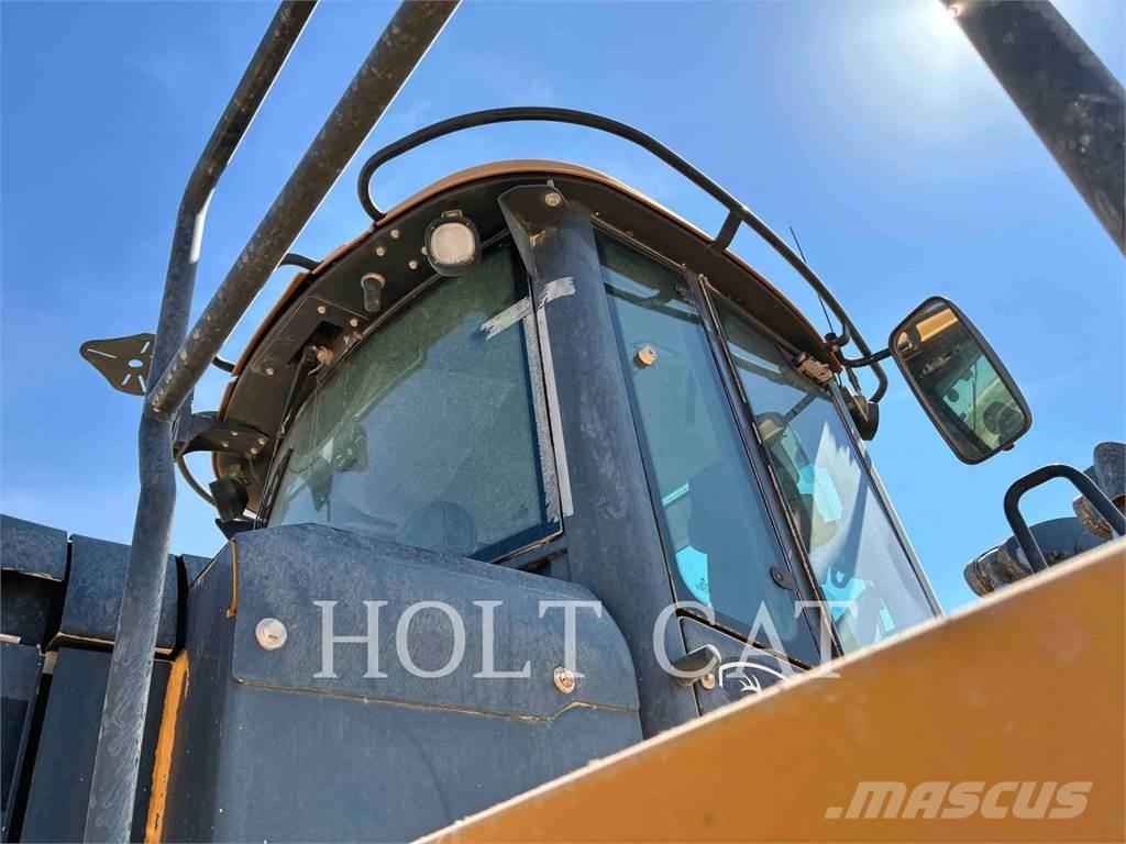 John Deere 844K III Wielladers