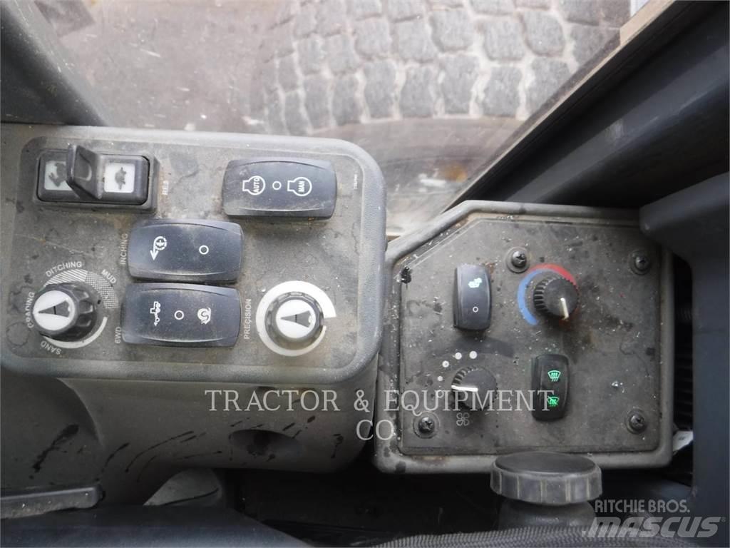 John Deere 872GP Graders