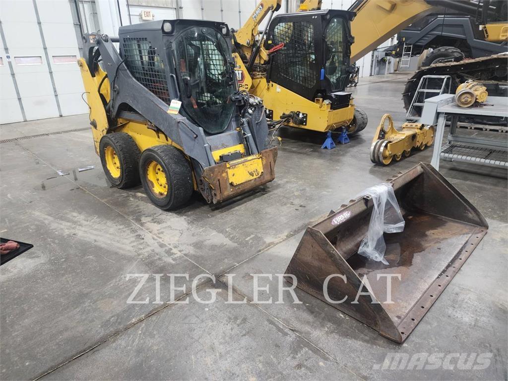 John Deere & CO. 318G Schrankladers