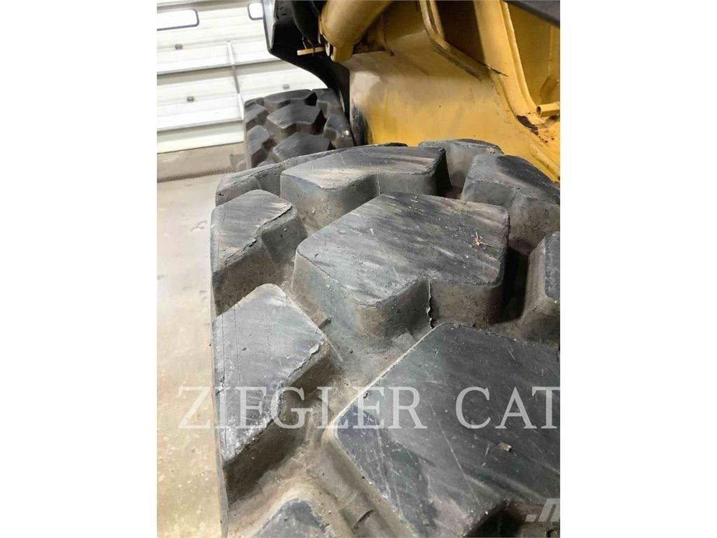 John Deere & CO. 320 D Schrankladers