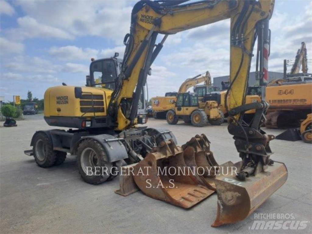 Neuson EW100 Wielgraafmachines