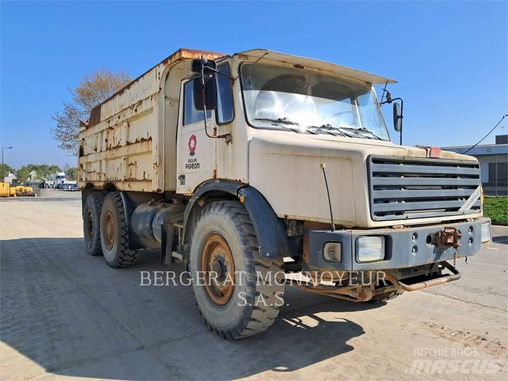 Perlini 131 33 Knik dumptrucks