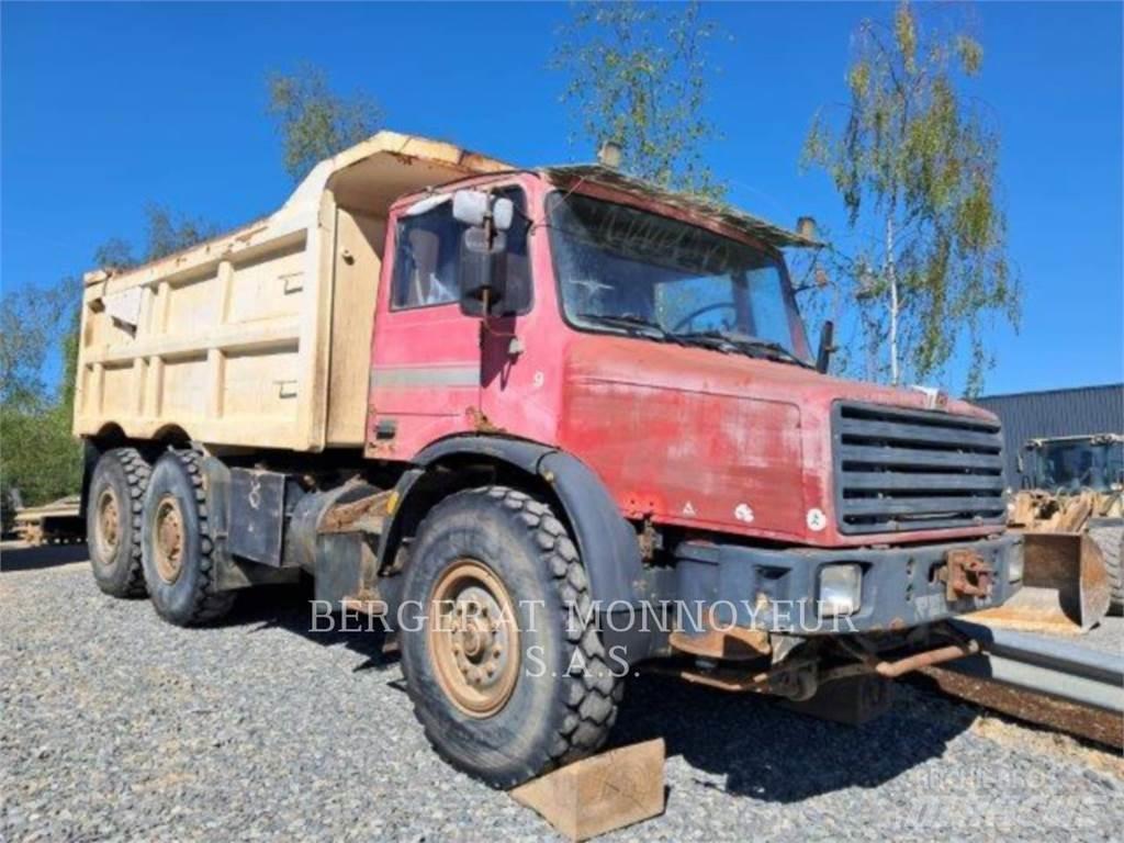 Perlini 131 33 Knik dumptrucks