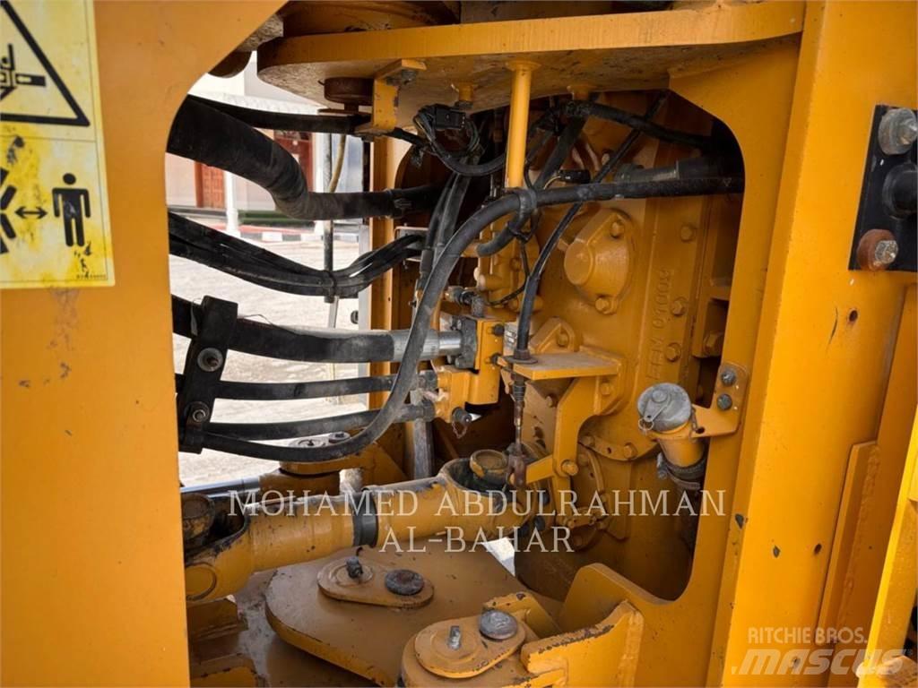 SEM MACHINERY SEM660D Wielladers