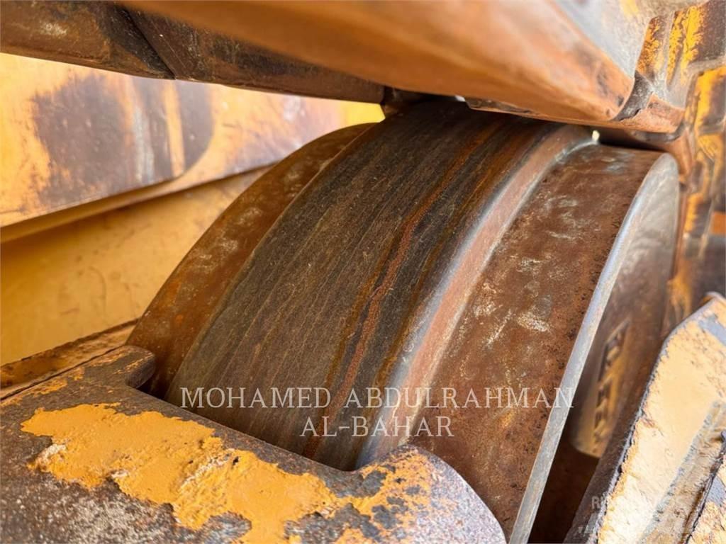 SEM MACHINERY SEM832 Rupsdozers