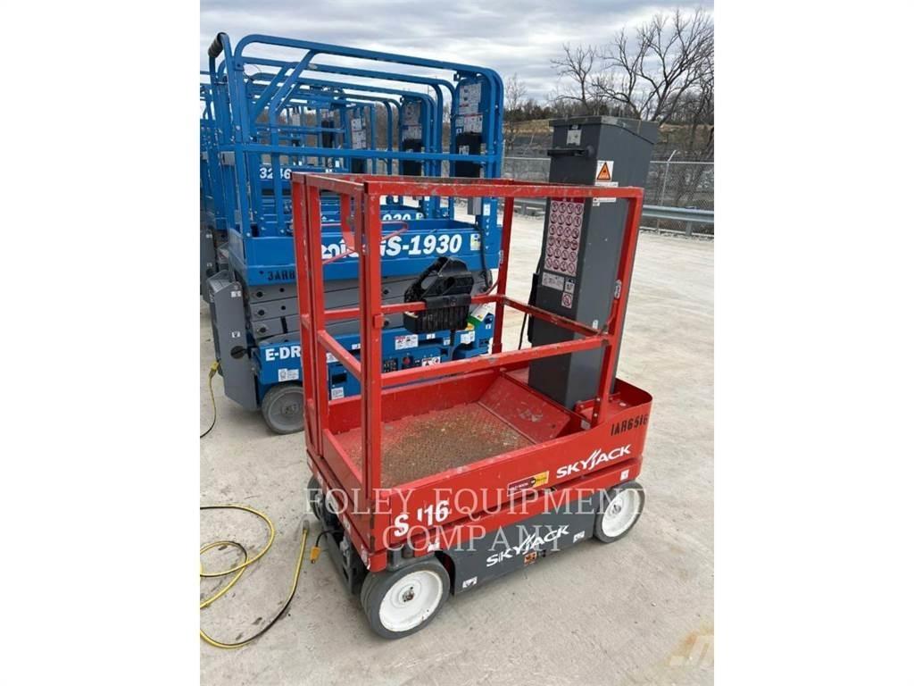 Skyjack SJ16 Schaarhoogwerkers