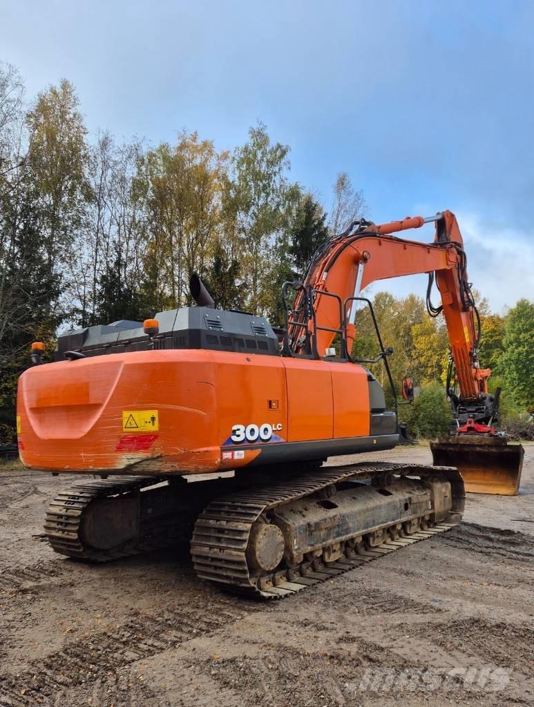 Hitachi ZX 300 LC-6 Rupsgraafmachines