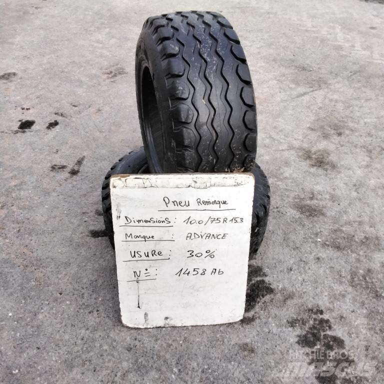 Advance 10.0/75R15.3 Banden, wielen en velgen