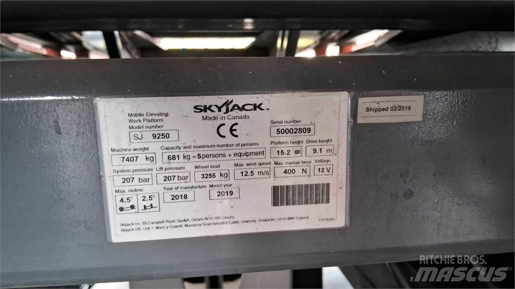 SkyJack 9250RT Schaarhoogwerkers