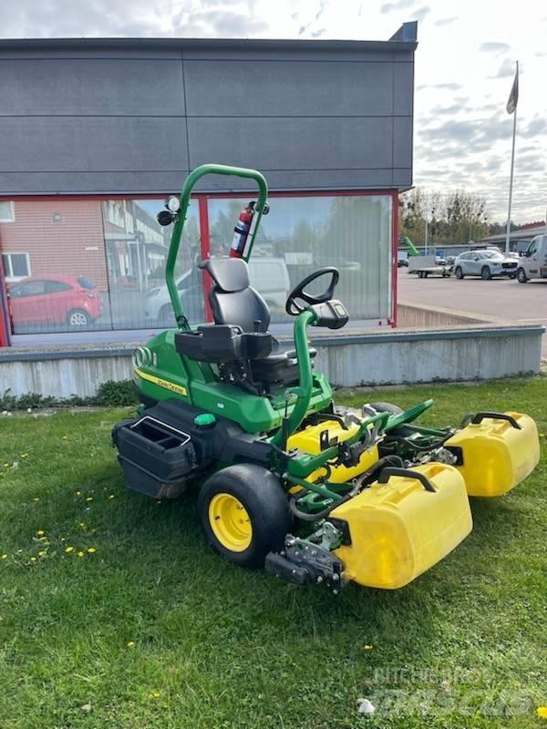 John Deere 2750 E Greensmaaier