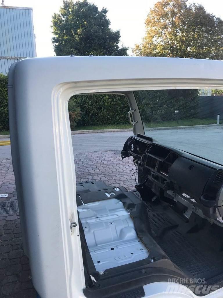 Renault Maxity Cabine en interieur