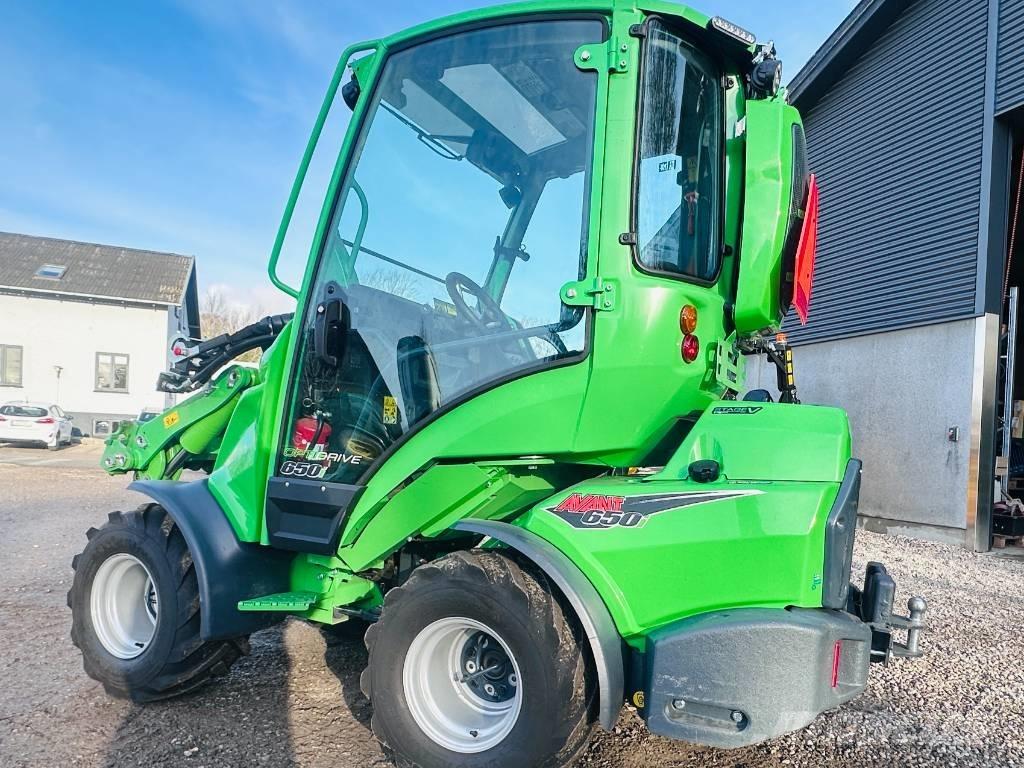 Avant 650 i Knik- en schrankladers