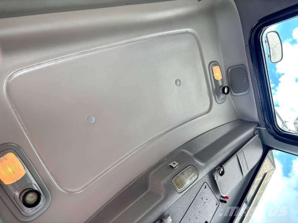 Peterbilt 388 Trekkers