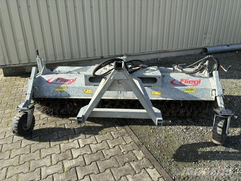 Fliegl KEH230/600 Veegmachines