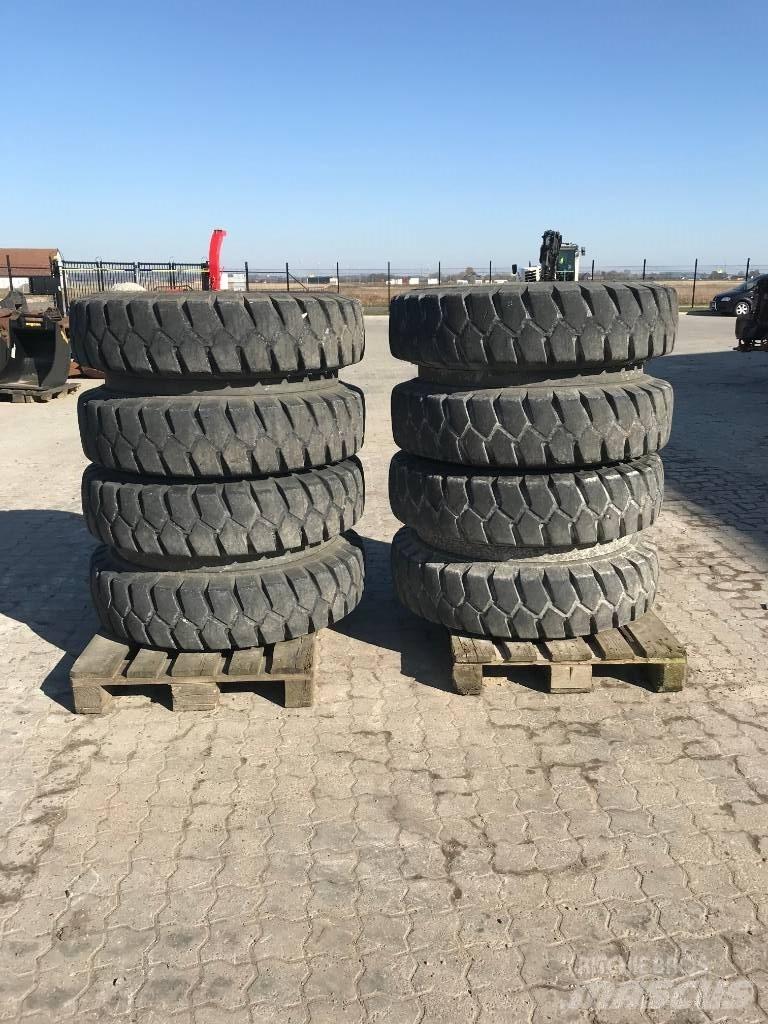 Dunlop 365/80R20 Banden, wielen en velgen