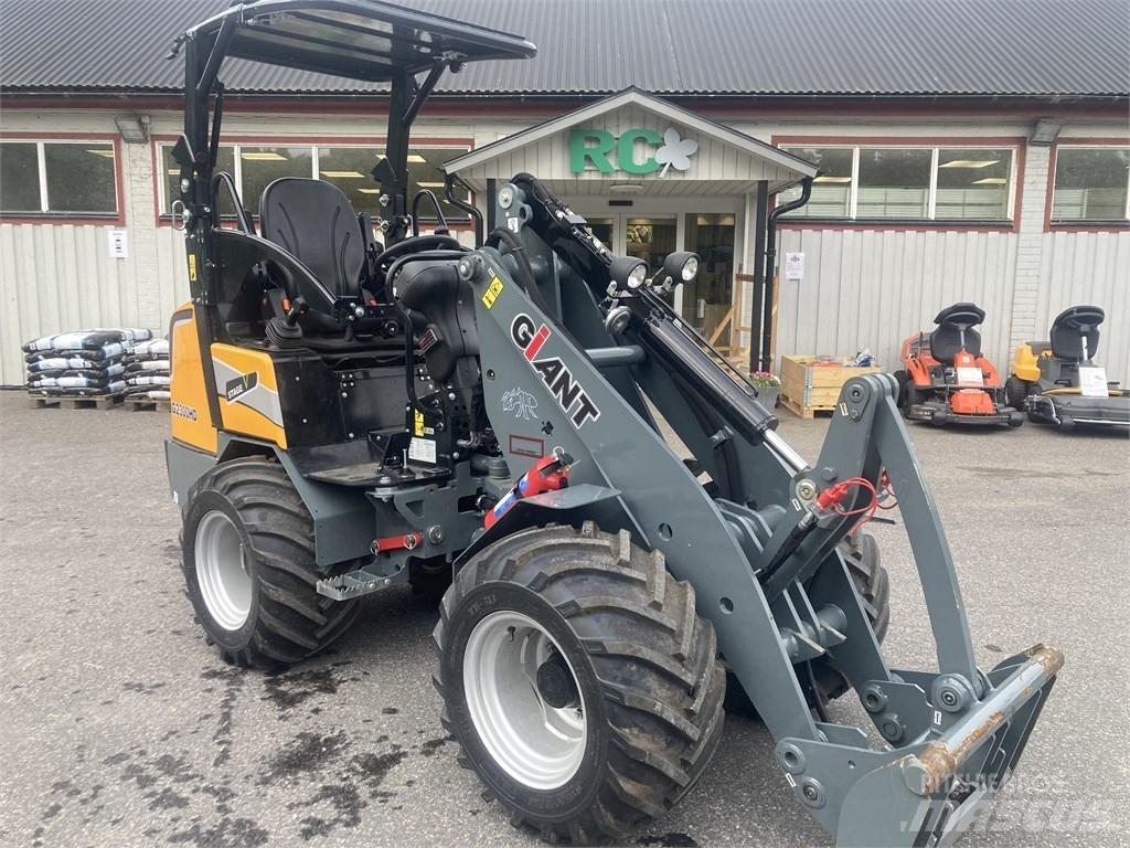 GiANT G2300HD Knik- en schrankladers