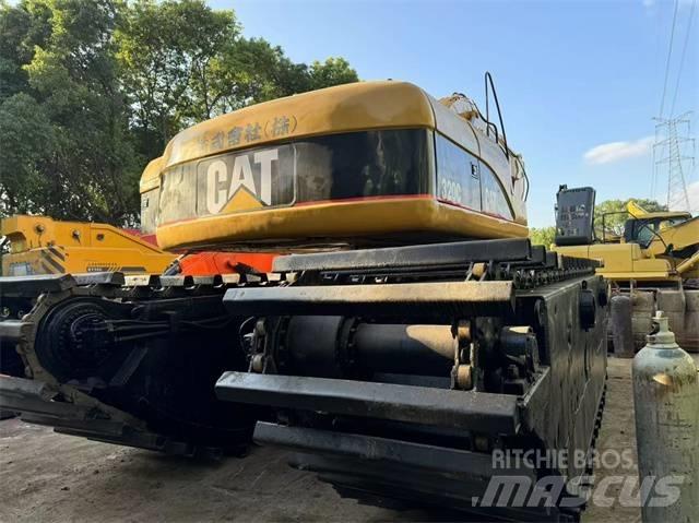 CAT 320 C Amfibische graafmachines