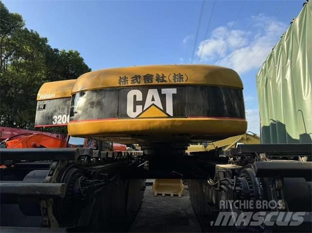 CAT 320 C Amfibische graafmachines