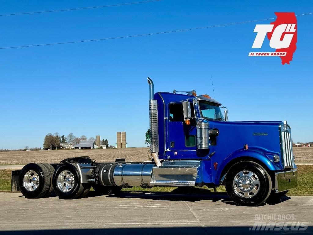 Kenworth W900 Trekkers