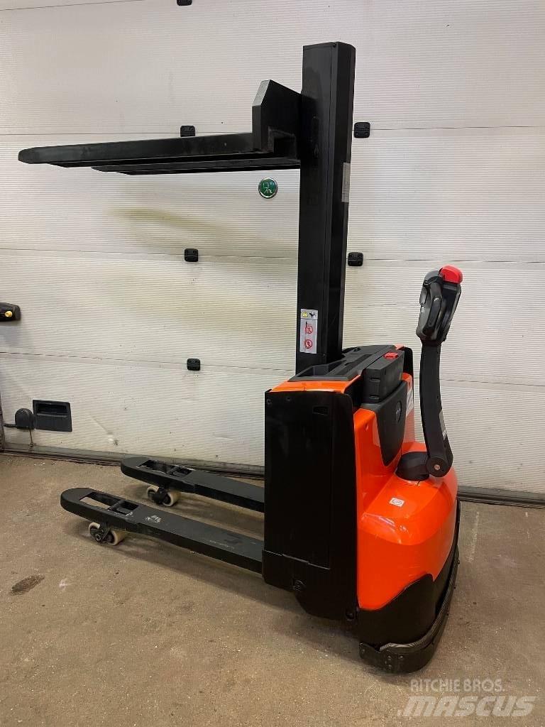 BT Toyota SWE080L Stapelaar meeloop