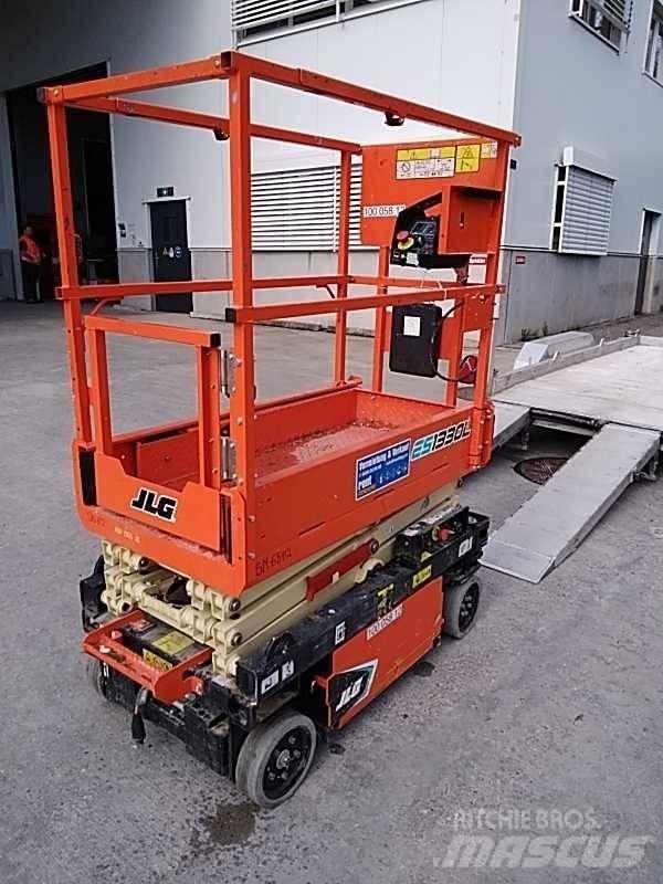 JLG ES 1330 L Schaarhoogwerkers
