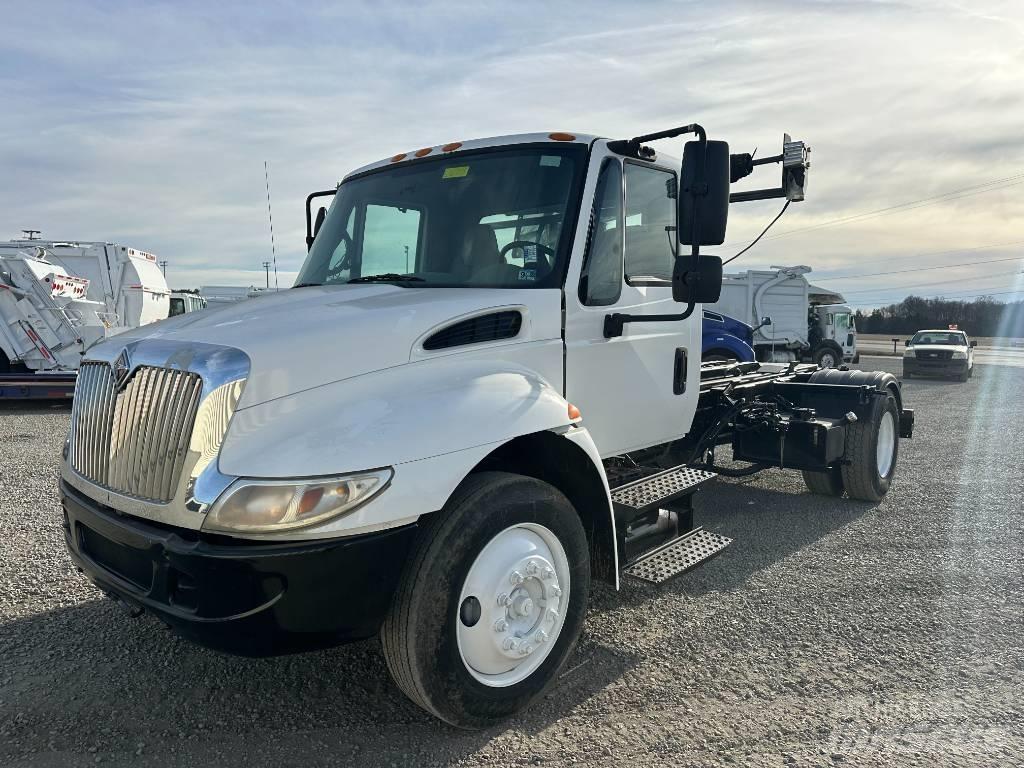 International 4400 Vuilniswagens