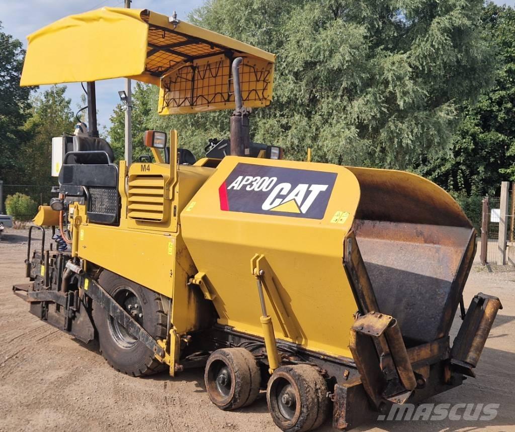 CAT AP300 Asfaltafwerkmachines