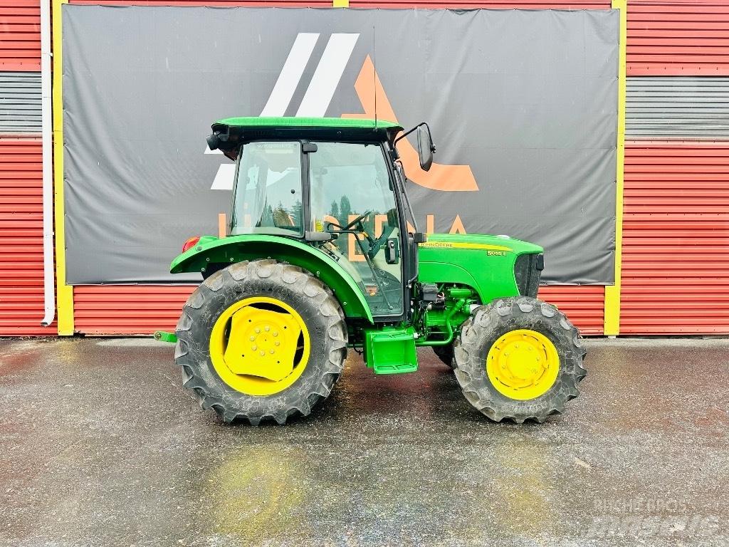 John Deere 5055 E Tractoren