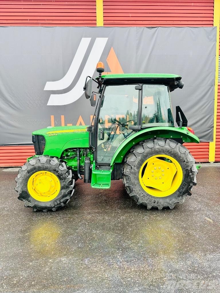 John Deere 5055 E Tractoren