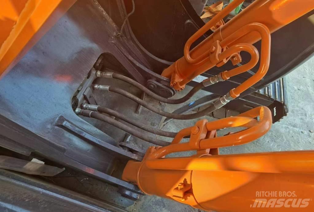 Hitachi ZX 200 Rupsgraafmachines