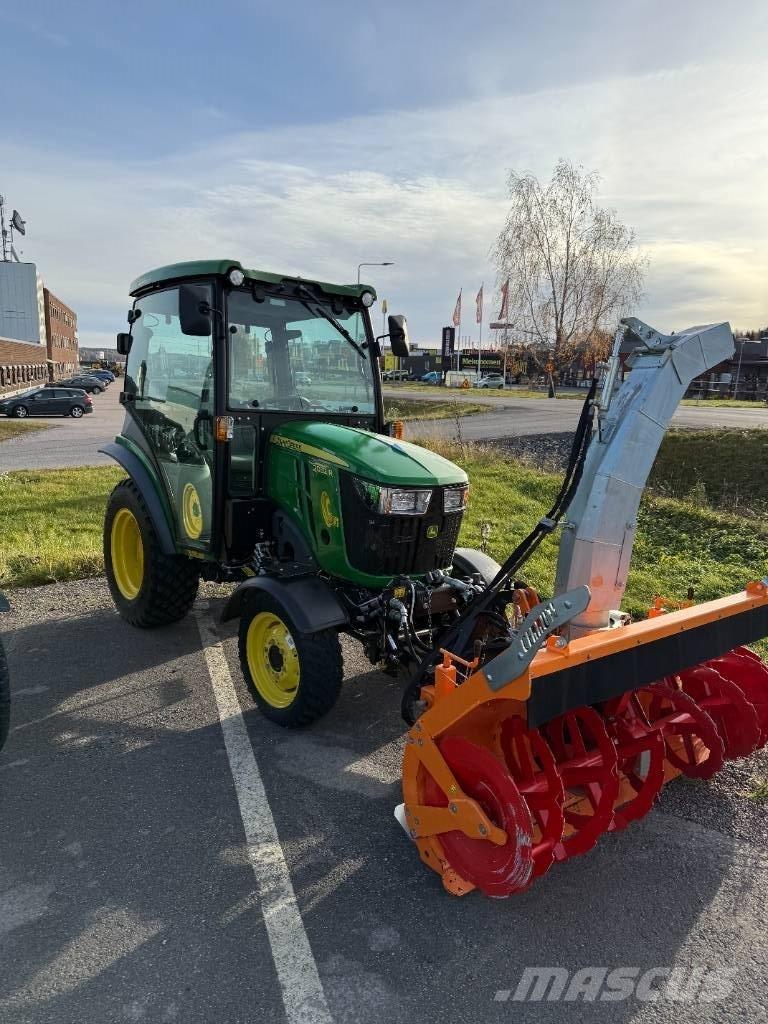 John Deere 2032 R Compacttrekkers