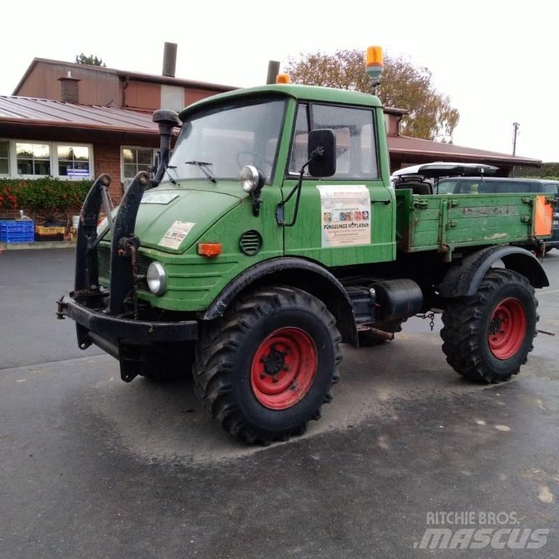 Mercedes-Benz U421 Tractoren