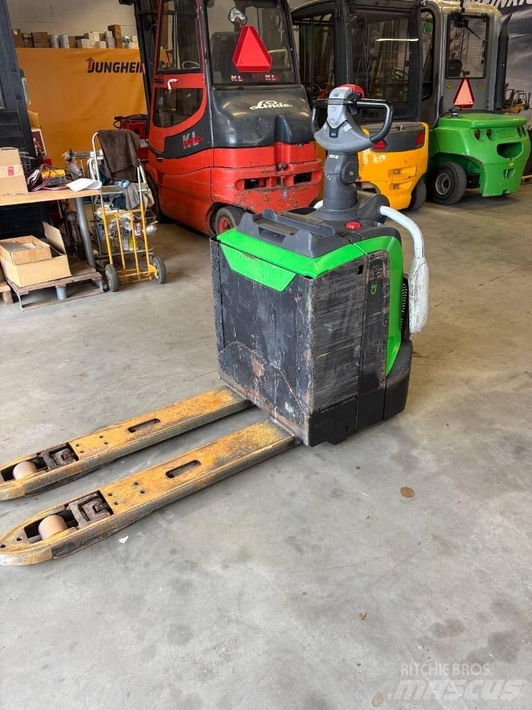 Cesab P 320 Meerij pallettruck met platform