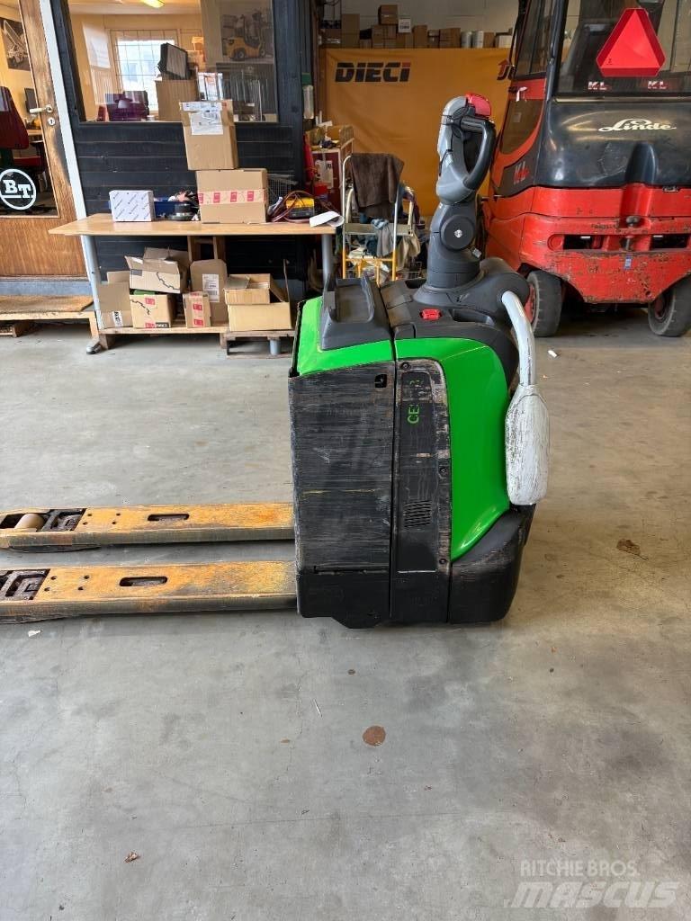 Cesab P 320 Meerij pallettruck met platform