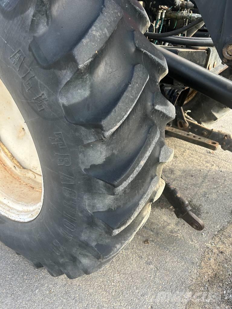 New Holland TV 140 Tractoren