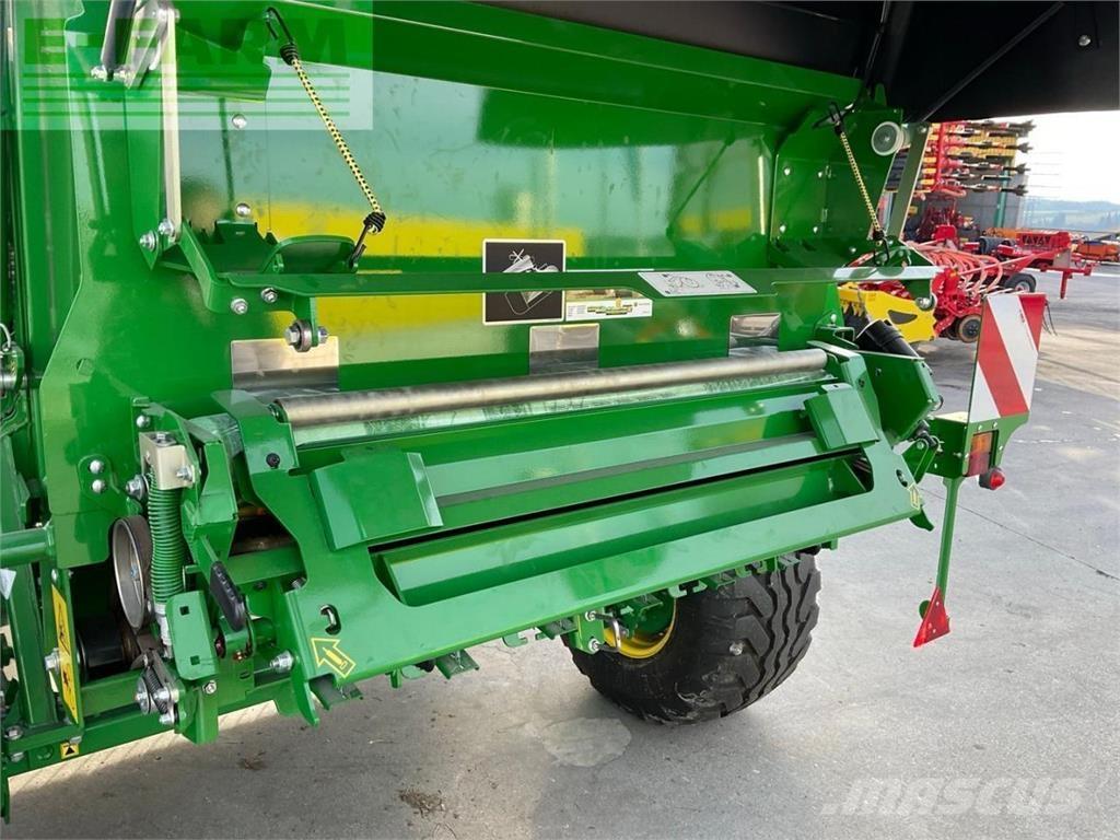 John Deere V451 M Vierkante balenpers