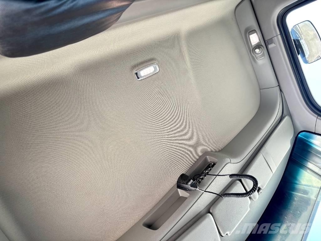 Peterbilt 567 Trekkers