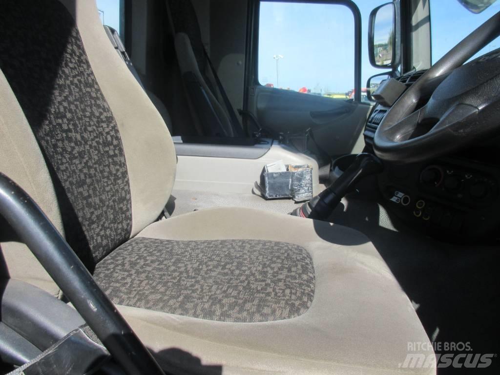 DAF 75.310 Vlakke laadvloer met kraan