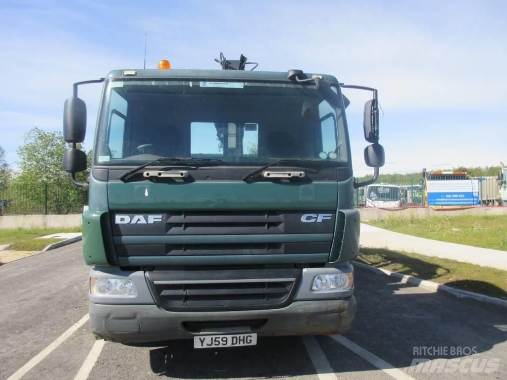 DAF 75.310 Vlakke laadvloer met kraan
