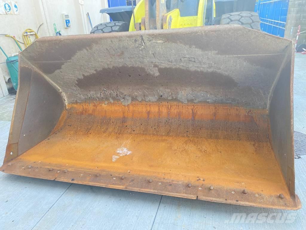 CASE 821G Wielladers