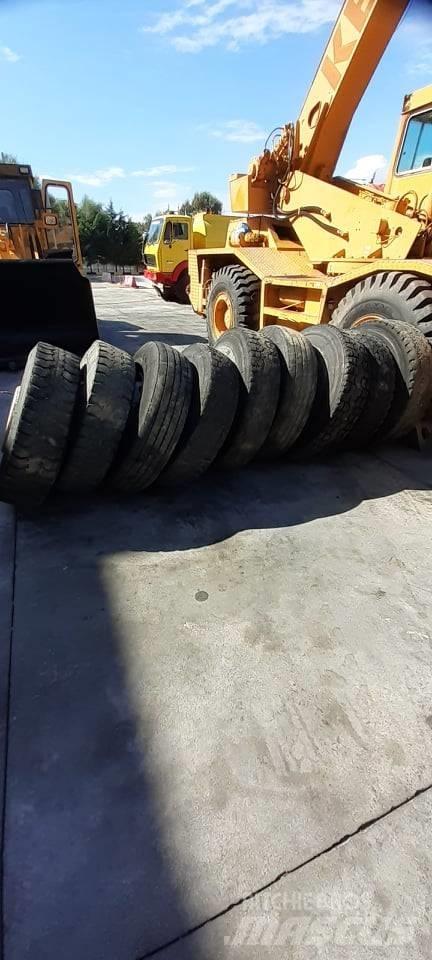 Bridgestone 13R22.5 Banden, wielen en velgen