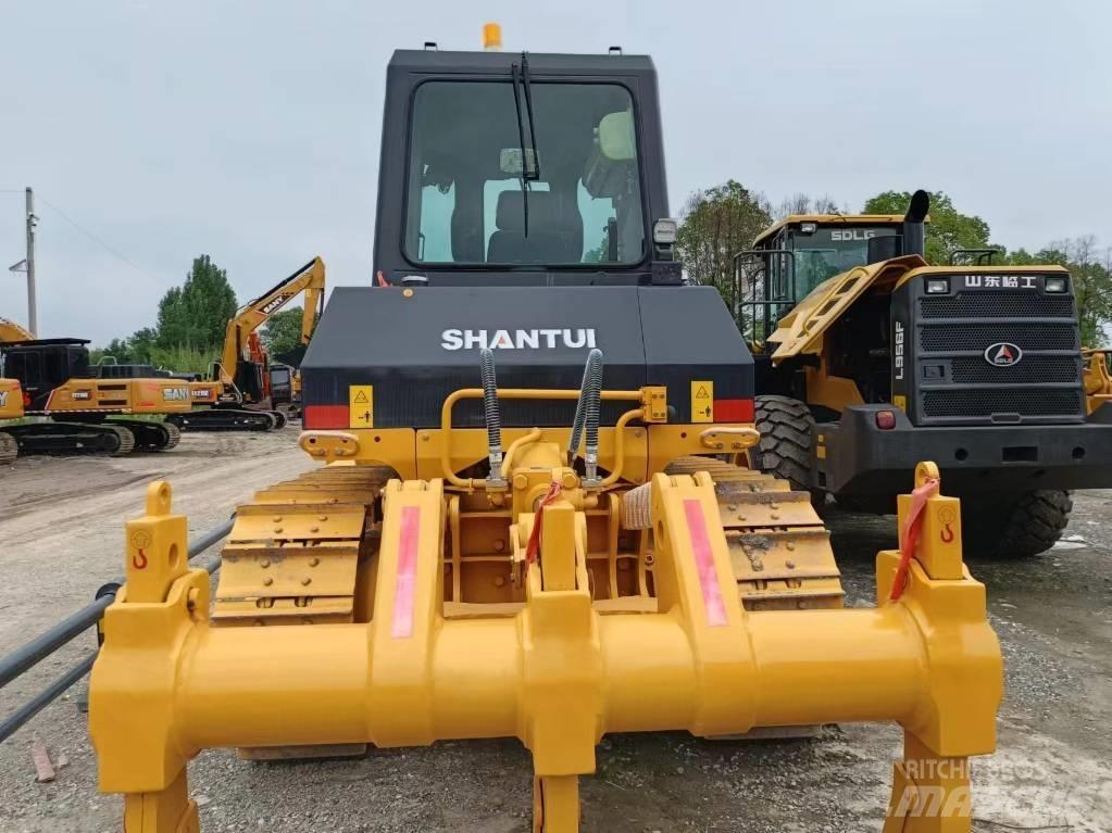 Shantui D16 Rupsdozers