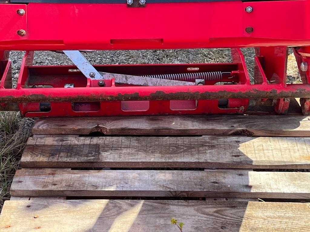 Massey Ferguson 945 Voorladers en gravers