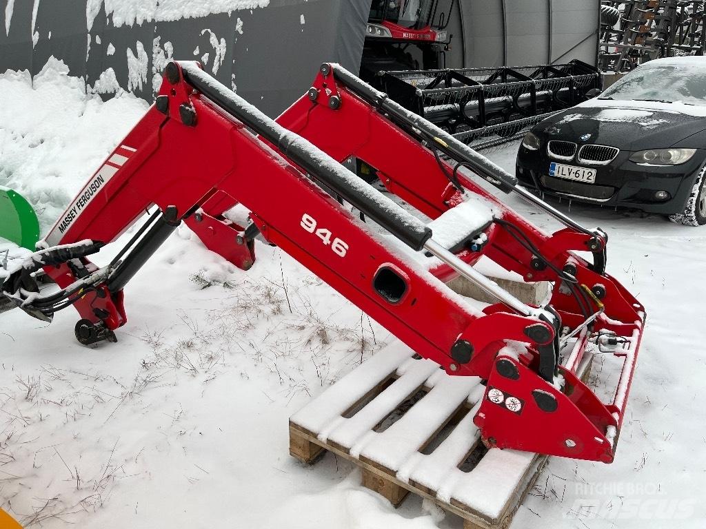 Massey Ferguson 945 Voorladers en gravers