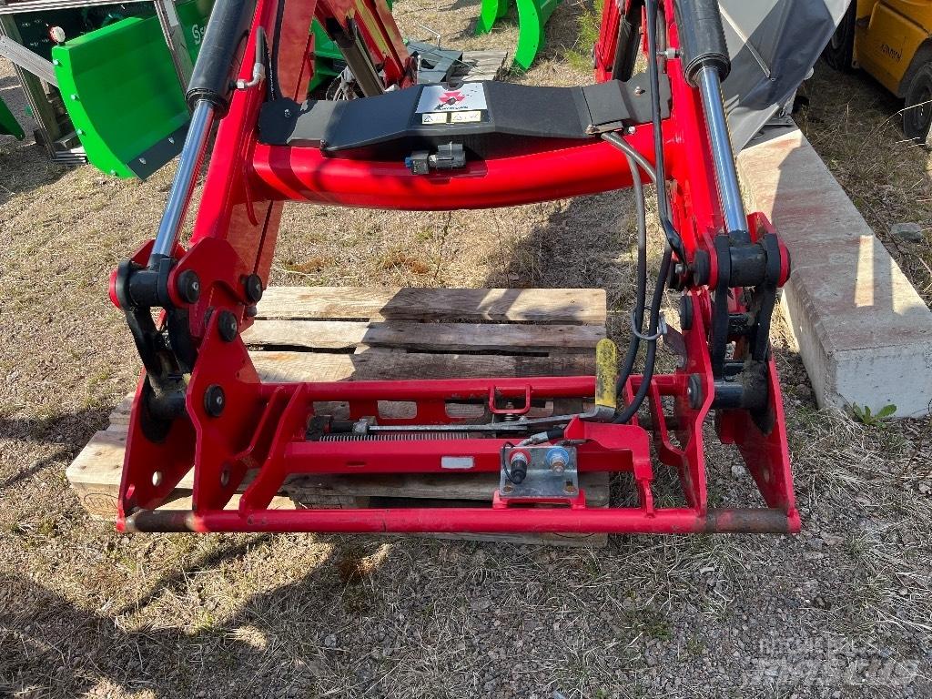 Massey Ferguson 945 Voorladers en gravers
