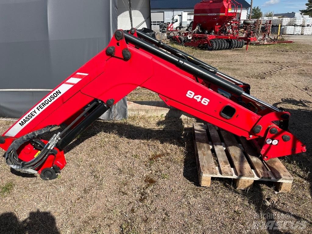 Massey Ferguson 945 Voorladers en gravers