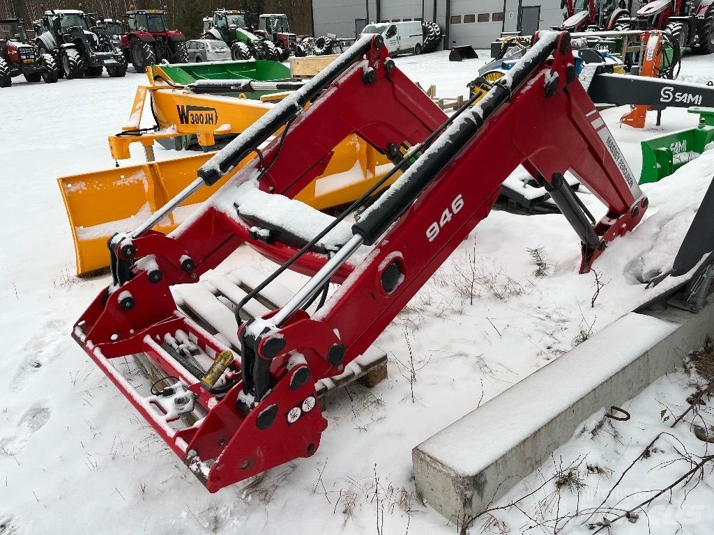 Massey Ferguson 945 Voorladers en gravers