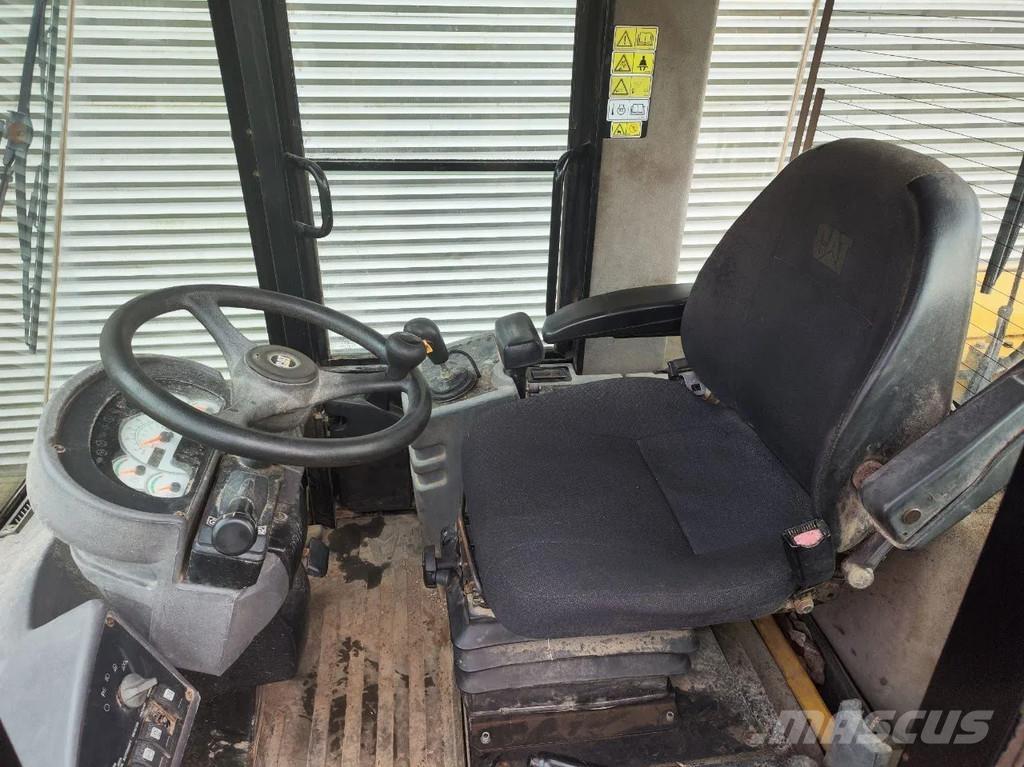 CAT 930G Wielladers