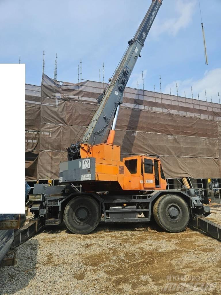 Komatsu LW 250 Ruwterrein kranen